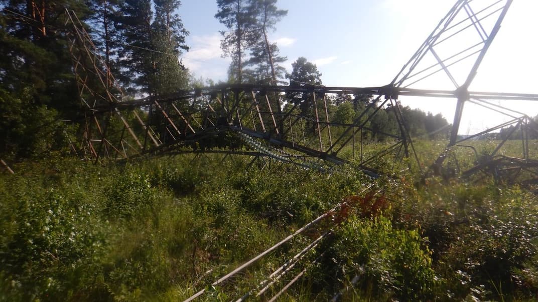 Поврежденная электроопора