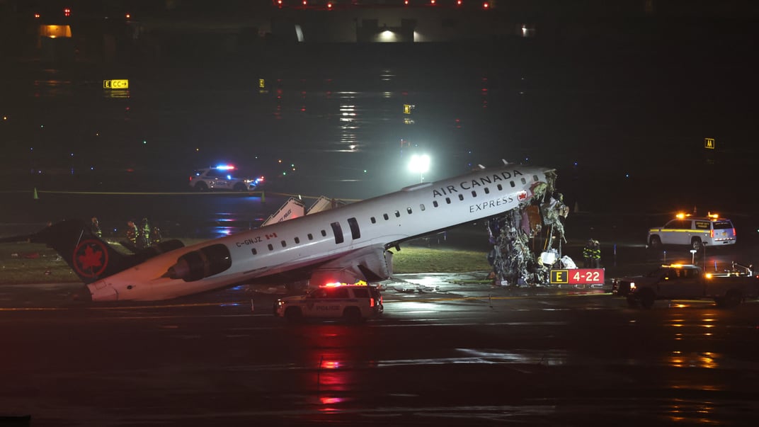 Пошкоджений літак Air Canada в аеропорту «Ла-Гуардія»