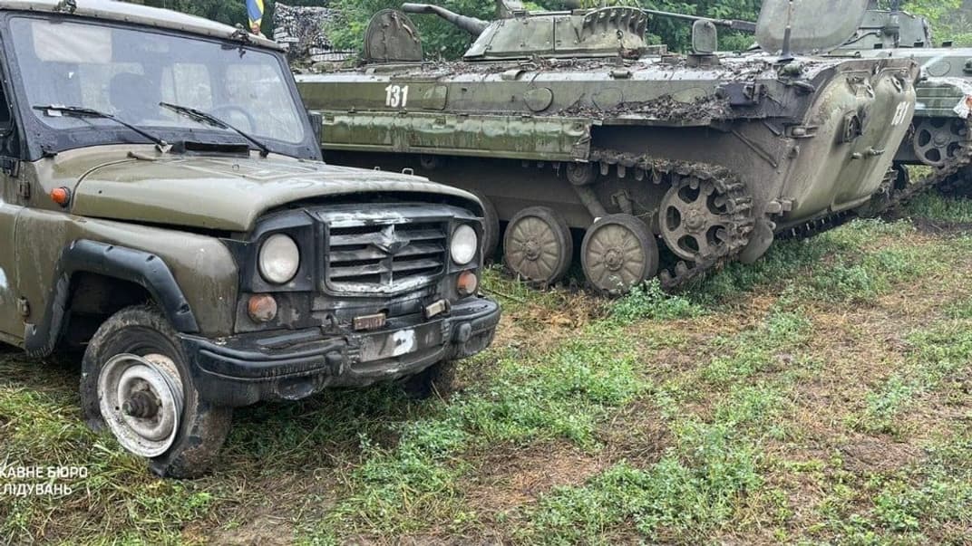 Техніка біля запасного командного пункту