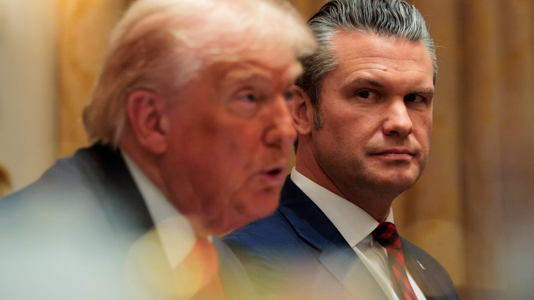 Президент США Дональд Трамп та глава Пентагону Піт Гегсет
