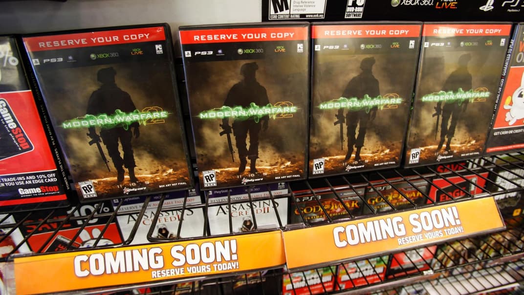 Порожні коробки гри Call of Duty: Modern Warfare 2, виставлені в GameStop у місті Редвуд-Сіті, Каліфорнія, 2 листопада 2009 року.