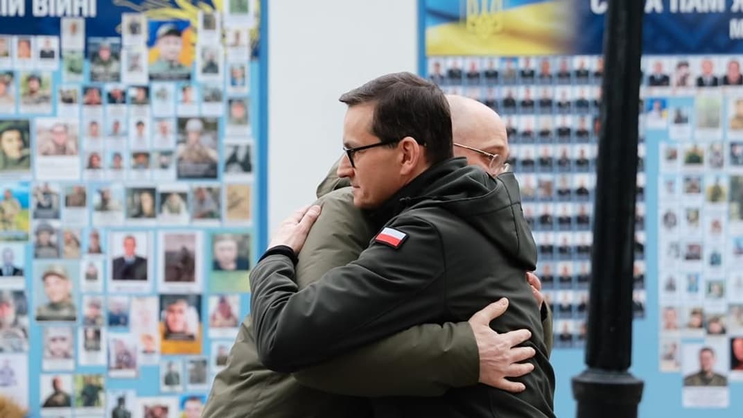 Премьер-министры Украины и Польши Денис Шмыгаль и Матеуш Моравецкий в Киеве, 24 февраля 2023 года