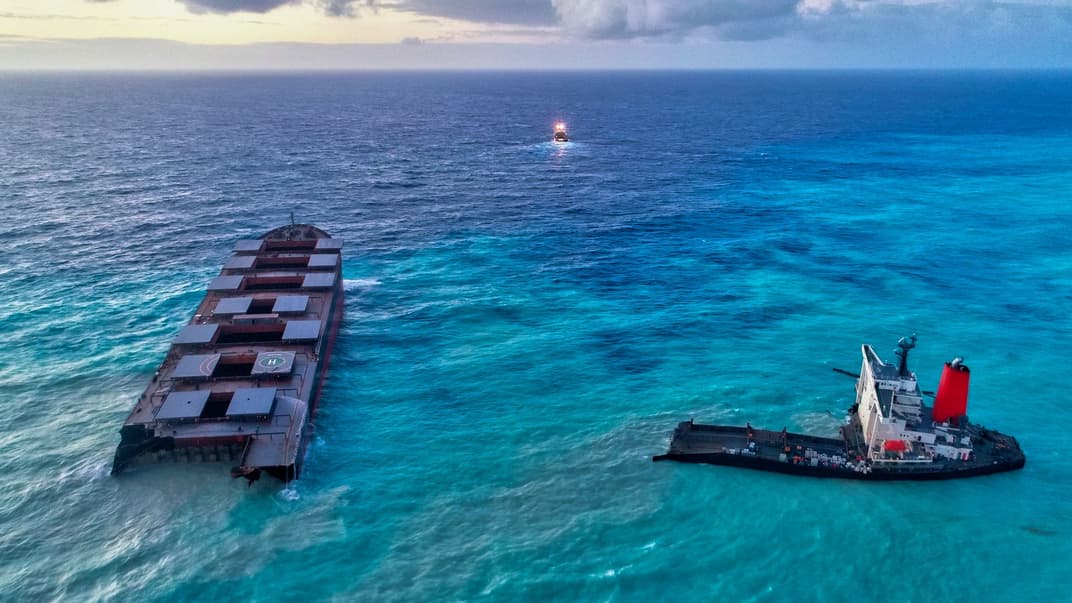 Танкер MV Wakashio, який сів на мілину біля узбережжя Маврикію. Судно під прапором Панами належить Японії, 18 серпня 2020 року