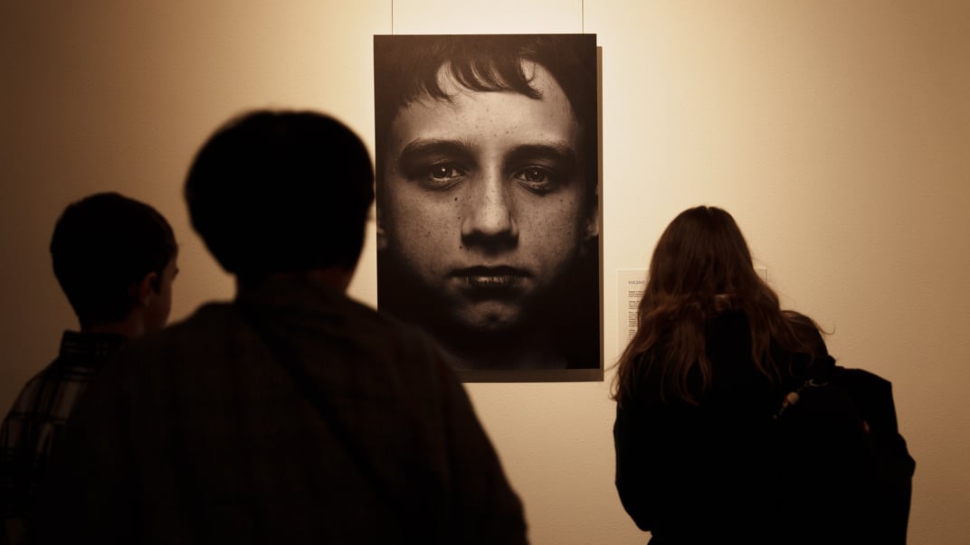 Фотовиставка «Ниточка: Трансформація замість зламаності» в Києві