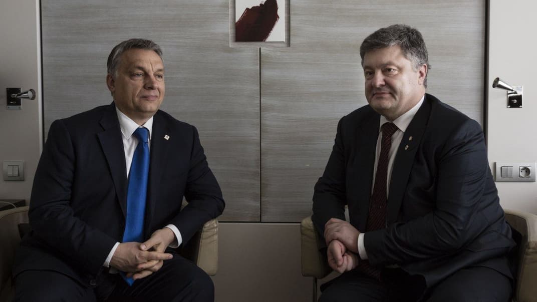 Тодішній президент України Петро Порошенко і прем'єр-міністр Угорщини Віктор Орбан під час зустрічі в Брюсселі (Бельгія), 17 березня 2016 року
