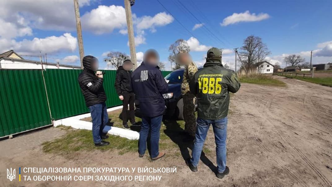 Правоохранители задержали пограничника, который помогал жителю Волыни незаконно завозить лекарства и табак из Беларуси