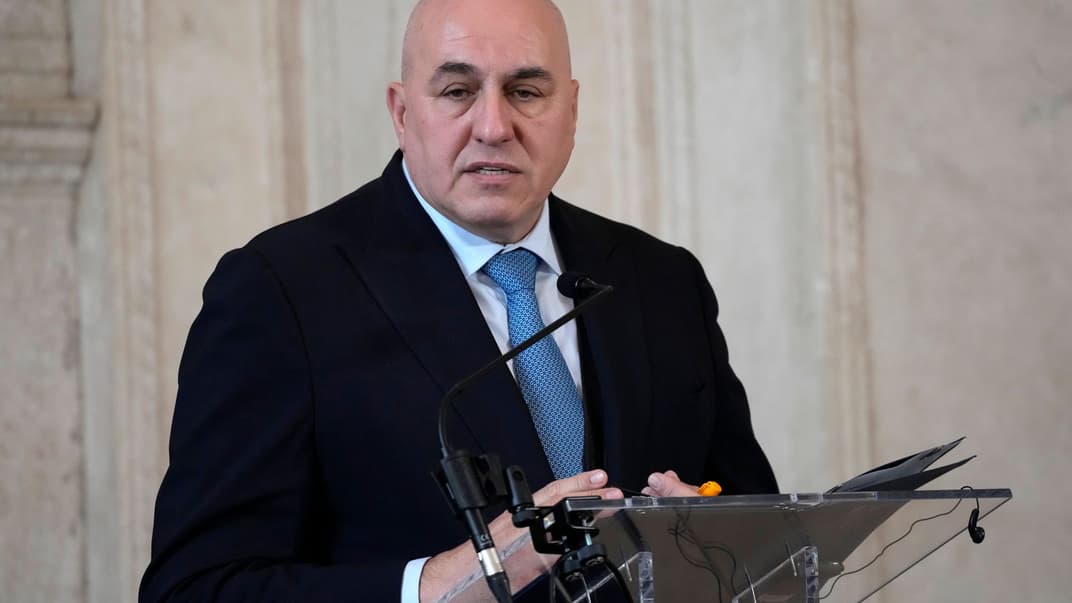 Министр обороны Италии Гвидо Крозетто выступает во время пресс-конференции в Риме, 9 февраля 2023 года.