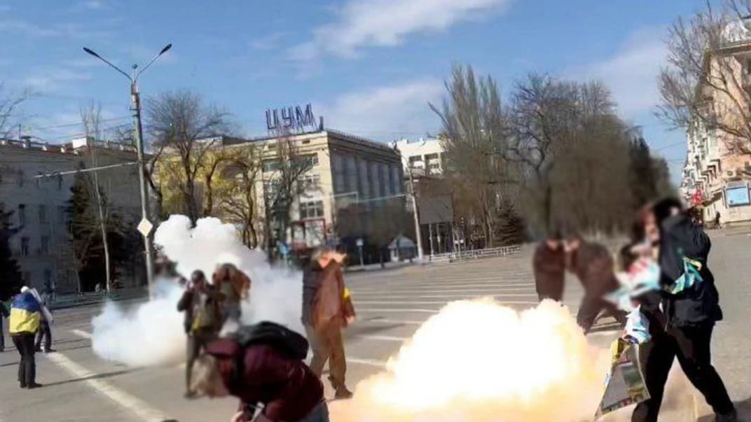 Силовые разгоны мирных акций протестов в поддержку Украины в Херсоне весной 2022 года