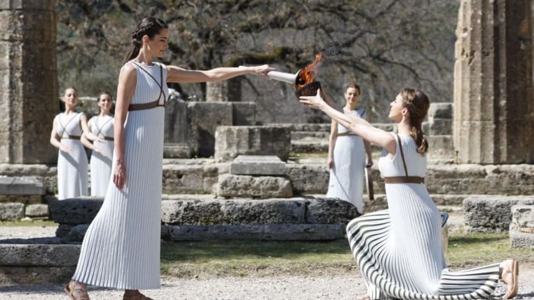 Передача олімпійського вогню Токіо