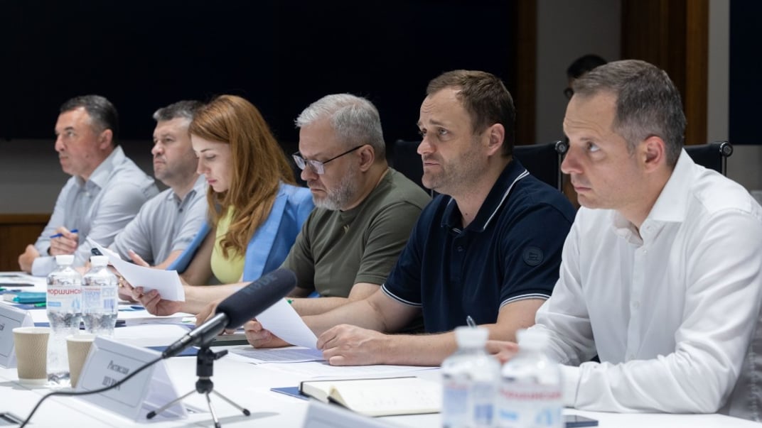 Чиновники, представители местных властей на заседании по вопросам энергетики, 18 июля 2024 года