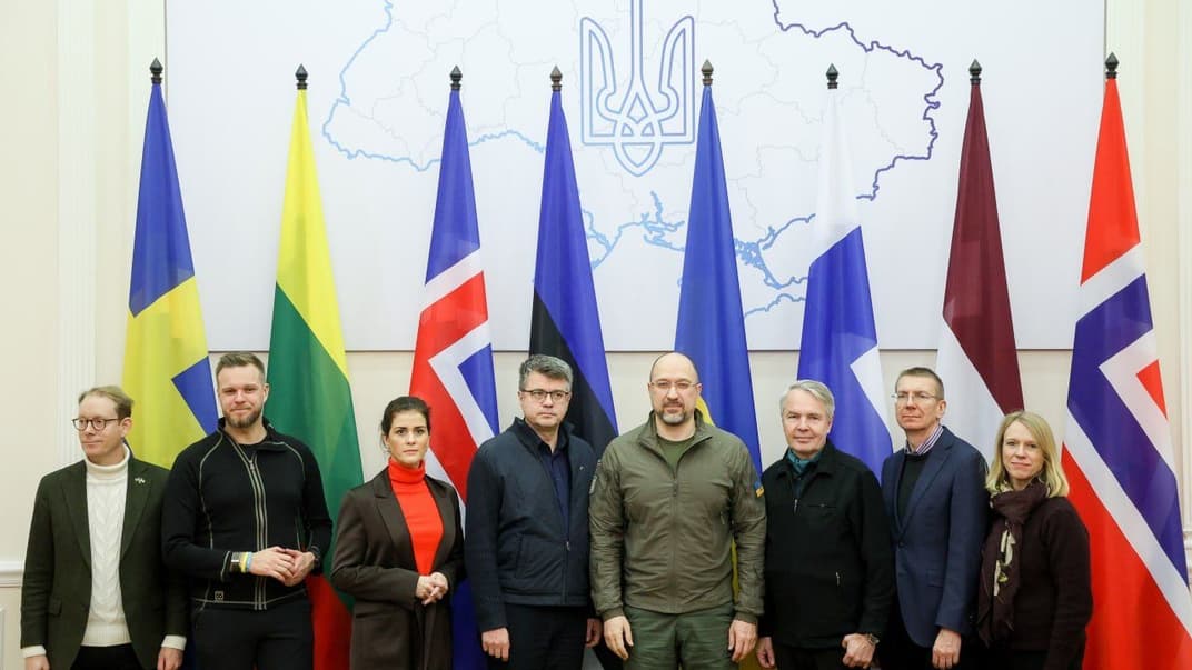 Міністри закордонних справ семи країн та український прем'єр Денис Шмигаль у Києві, 28 листопада 2022 року