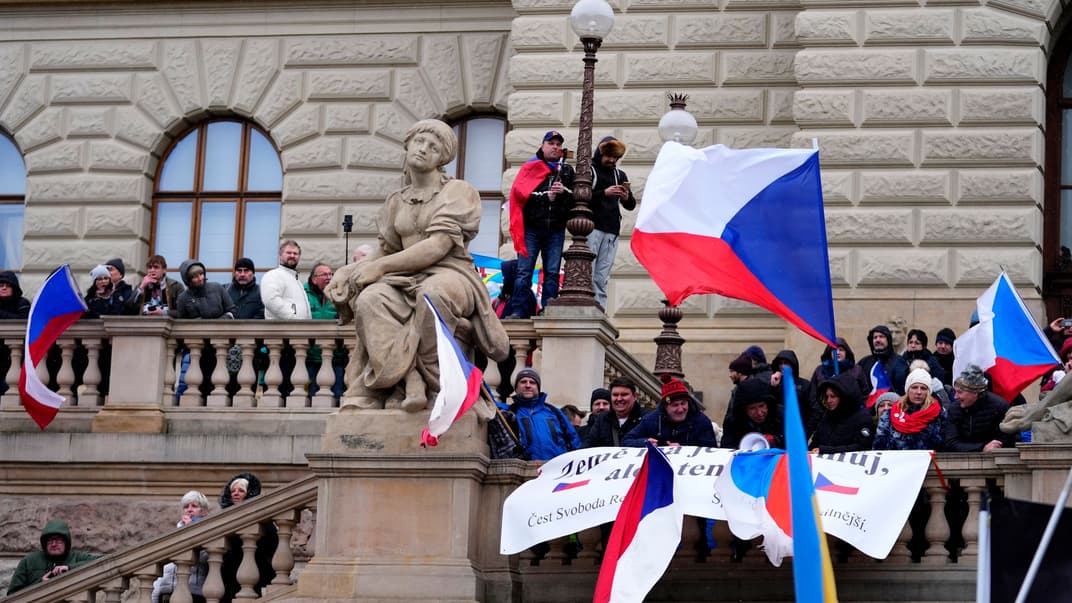 Люди собираются на демонстрацию, Прага, 11 марта 2023 года