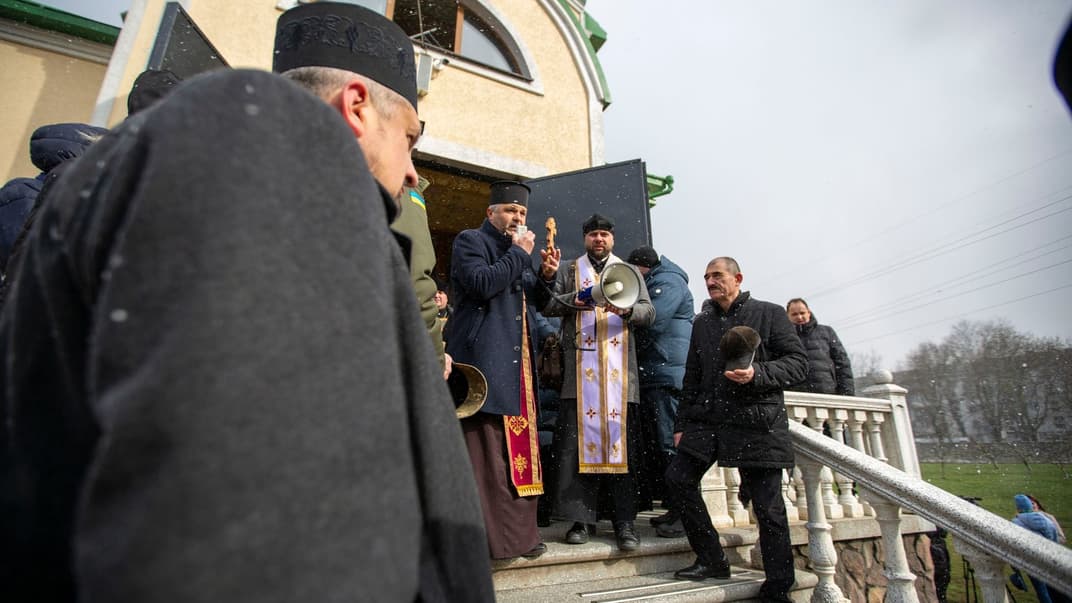 Православна церква України (ПЦУ) провела першу службу у храмі на вул. Довженка в Івано-Франківську
