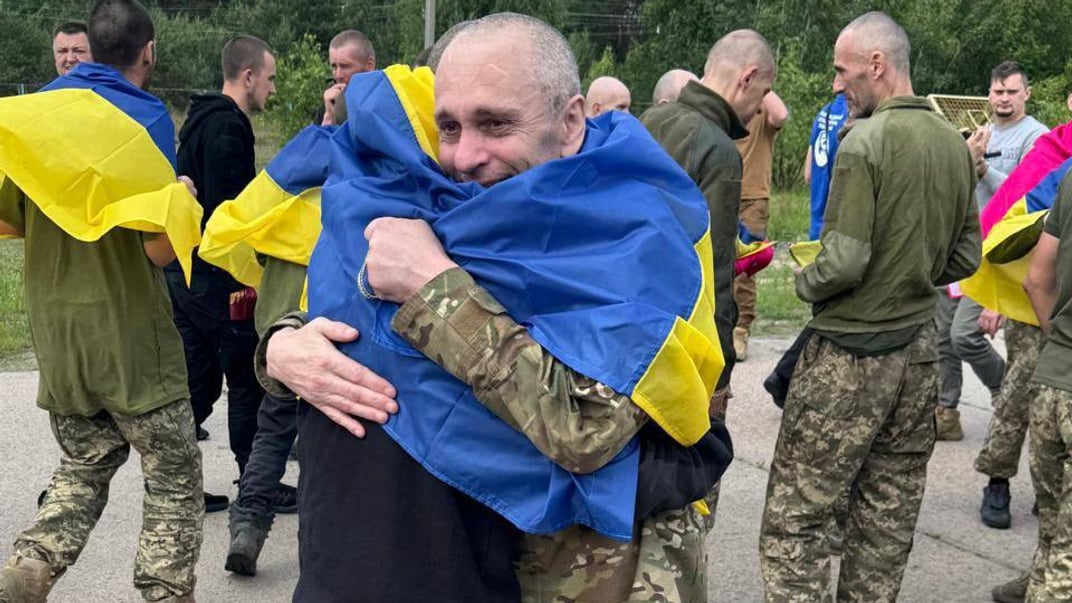 Украинские военные, вернувшиеся из российского плена