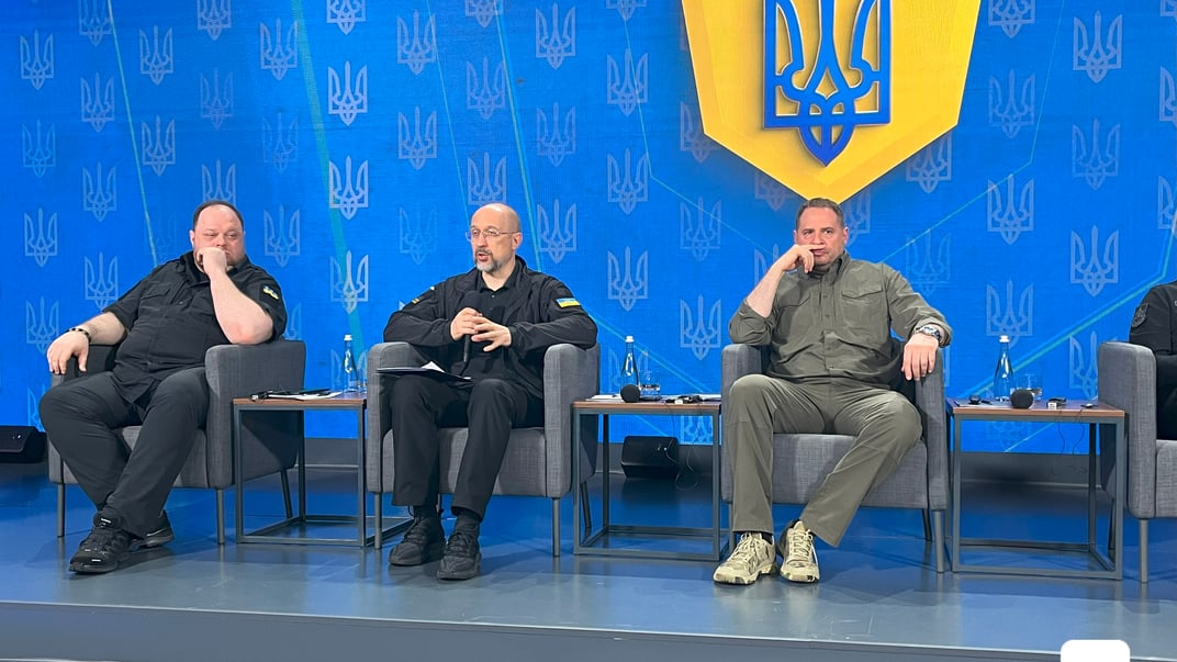 Премьер-министр Денис Шмыгаль с другими представителями власти на брифинге, Киев, 27 августа 2024 года