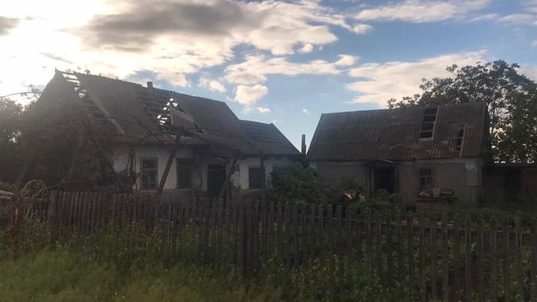 Над Херсонской областью пронесся торнадо, повредивший дома и поваливший деревья