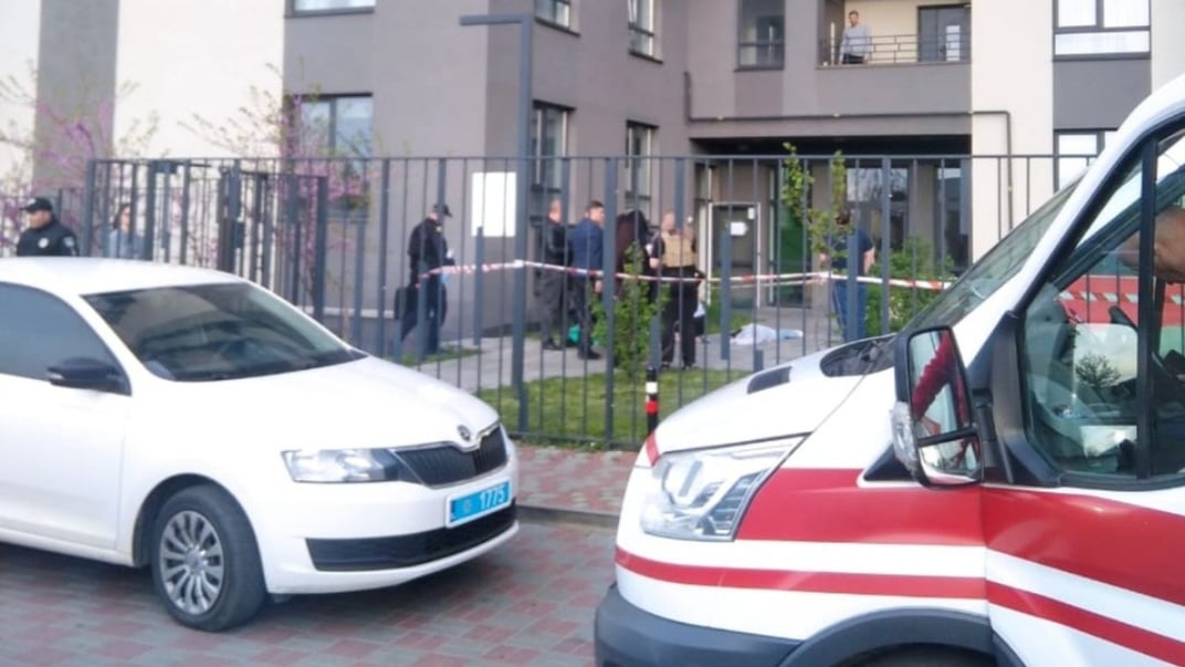 Поліція і медики на місці смерті двох людей у Львові