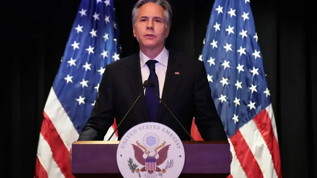 Госсекретарь США Энтони Блинкен на пресс-конференции в рамках своего визита в КНР 26 апреля 2024 года