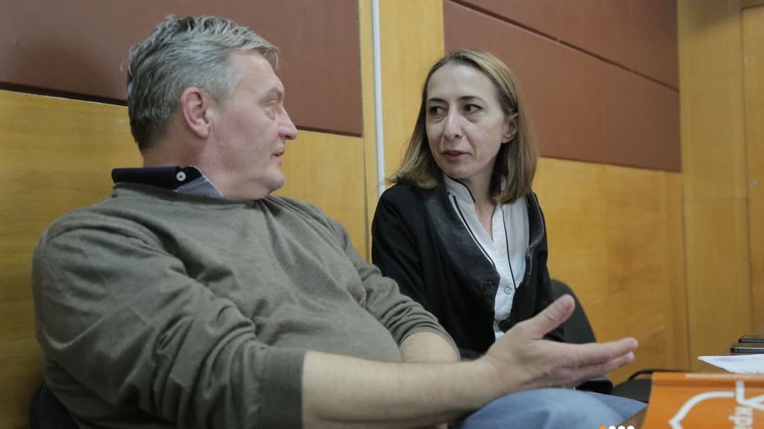 Заместитель министра по вопросам временно оккупированных территорий Юрий Грымчак (слева) и его адвокат Татьяна Матяш (справа) на заседании суда, Чернигов, 17 августа 2019 года