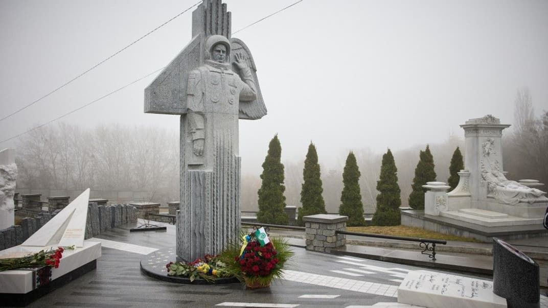 В Киеве открыли памятник первому космонавту независимой Украины Леониду Каденюку. 23 года назад он вернулся из космоса