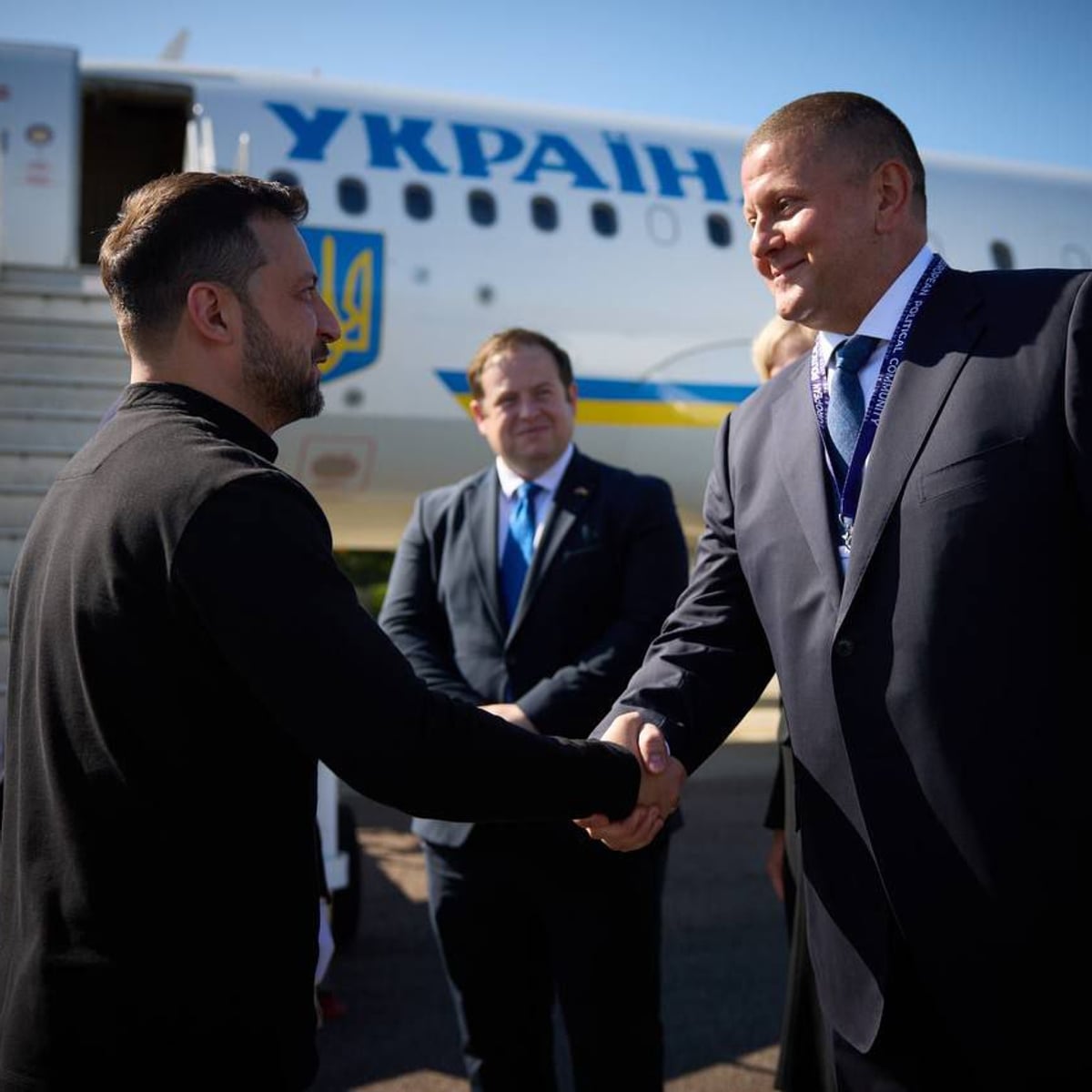 Зеленський прибув до Великої Британії: його зустрів Залужний