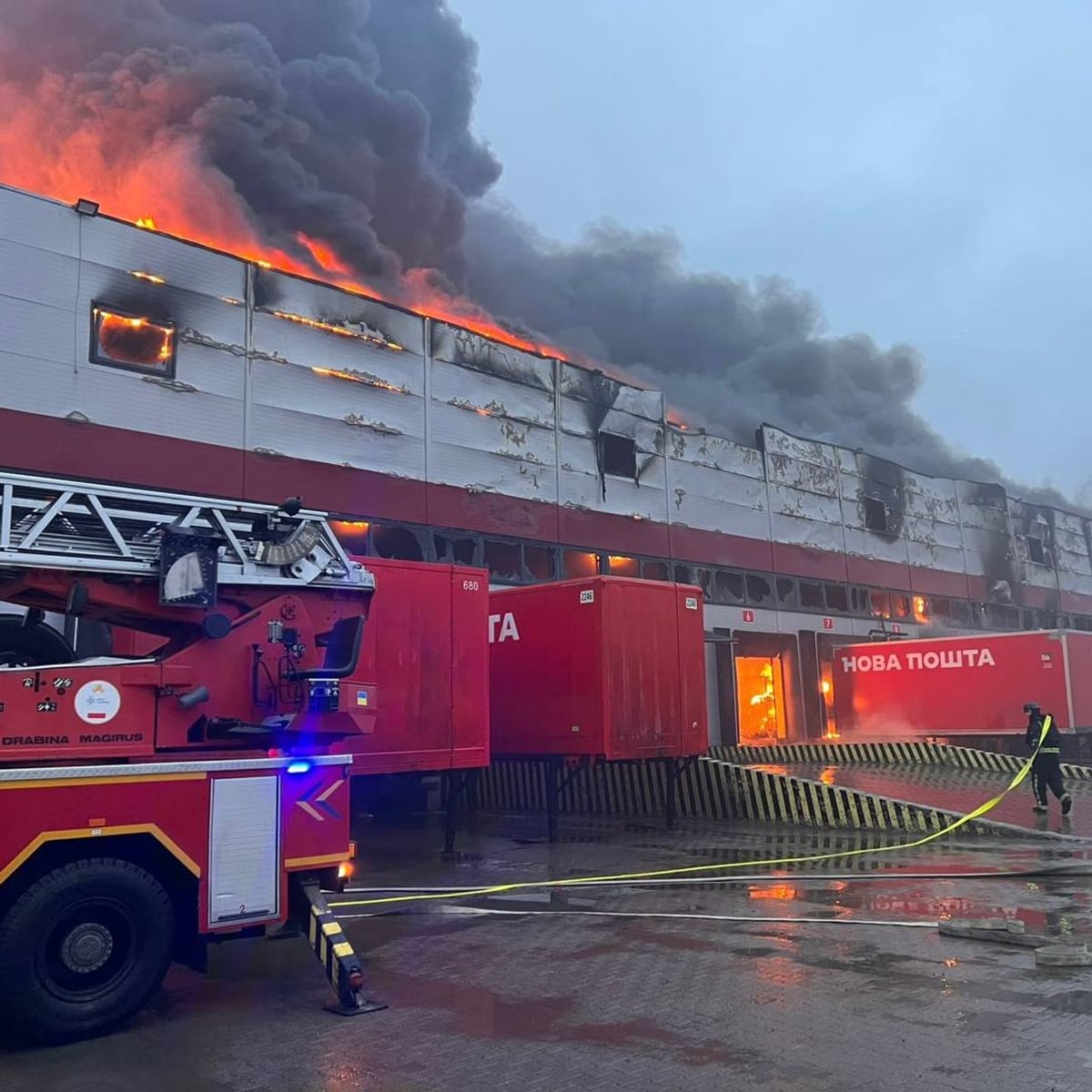 Поврежденная многоэтажка в Луцке