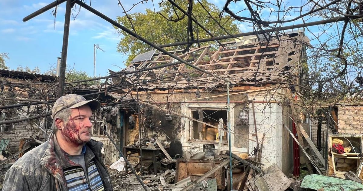 Russian morning attack kills 2 in Kherson, wounds 22