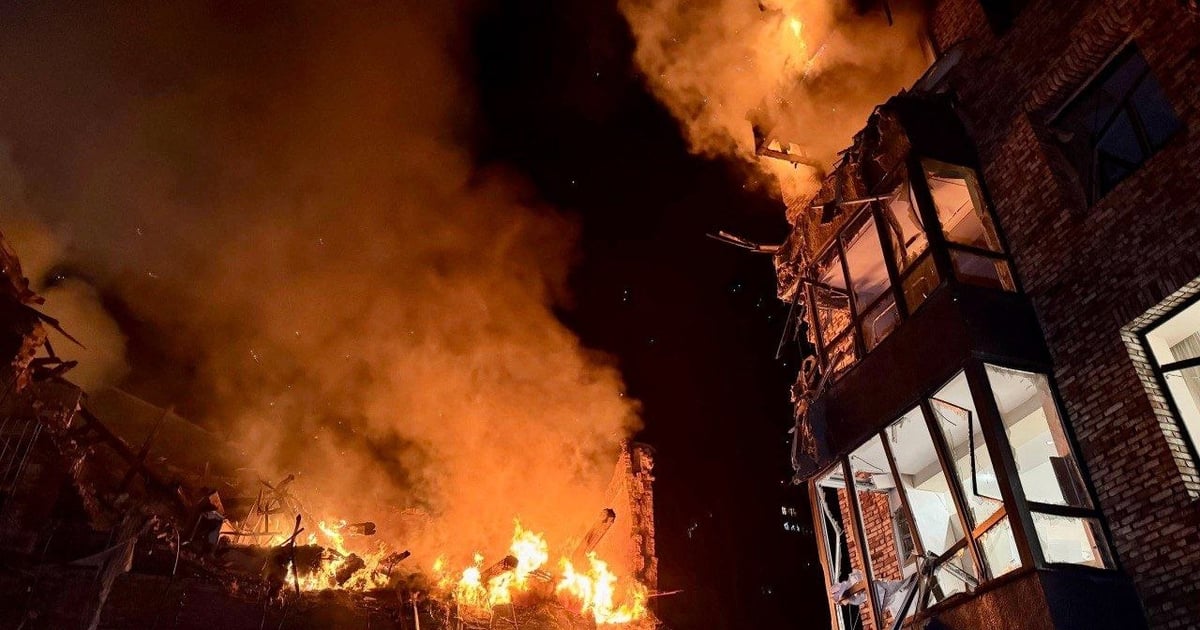 Уночі війська рф масовано атакували України безпілотниками та ракетами. Є загиблі та постраждалі.

Детальніше про наслідки атаки — у новині