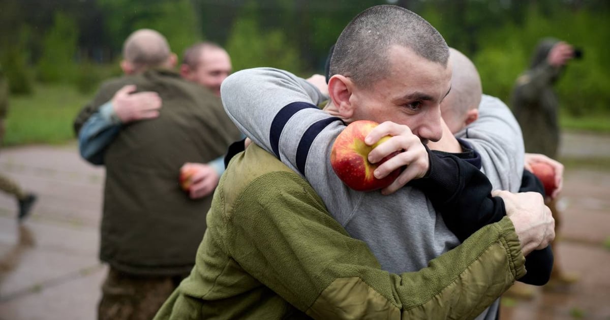 Ukraine brings home 205 prisoners of war in first stage of 1,000-for-1,000 swap with Russia