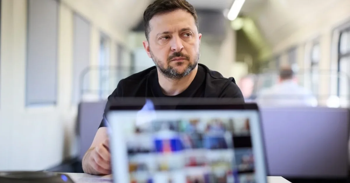 Володимир Зеленський заявив, що війна в Ірані відвернула увагу від війни росії проти України, і було б «великим ризиком» чекати відновлення мирних зусиль, коли закінчиться іранський конфлікт