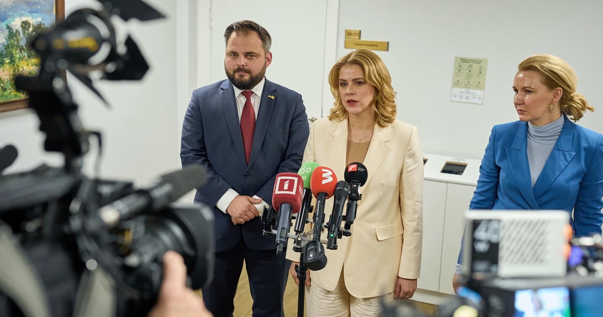 Прем'єр-міністерка Латвії Евіка Сіліня подала до Сейму заяву про відставку. Вона заявила, що  «політична заздрість та вузькі партійні інтереси взяли гору над відповідальністю»