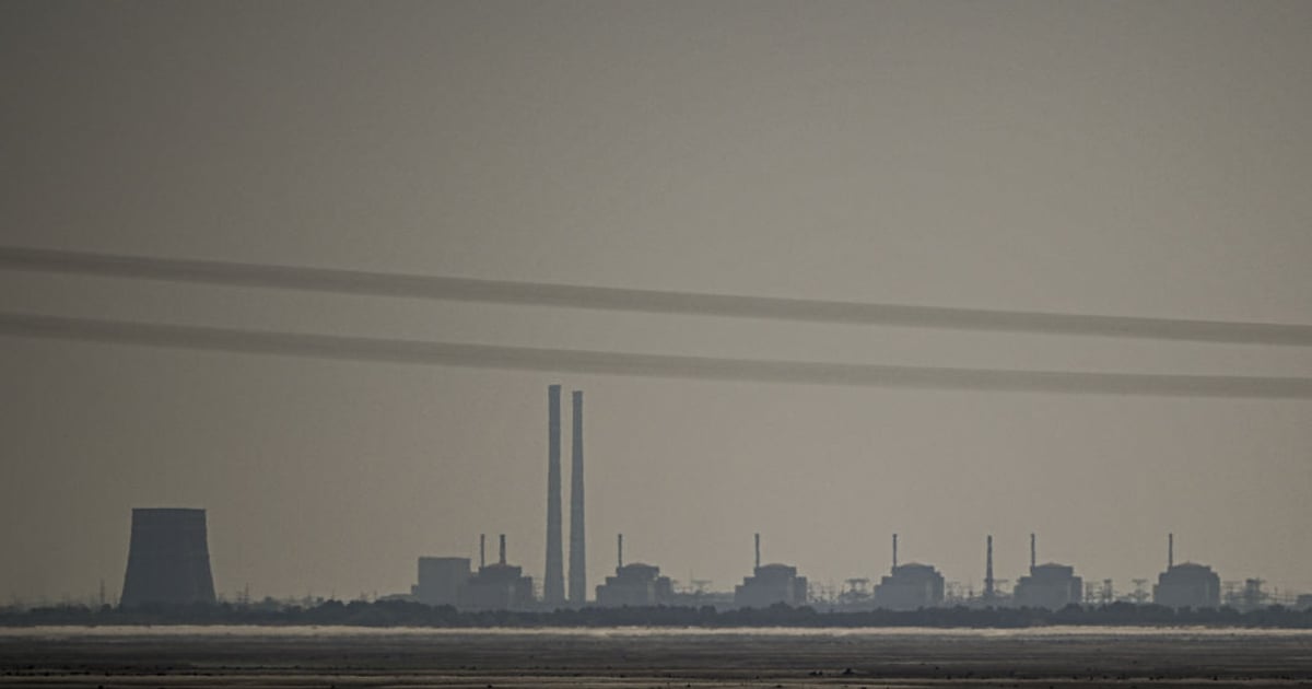 Безпілотники влучили біля майданчика ЗАЕС. Унаслідок атаки загинув водій.

У МАГАТЕ наголосили, що фахівці агентства приїдуть на місце атаки, щоб розслідувати інцидент, та «продовжуватимуть стежити за ситуацією»