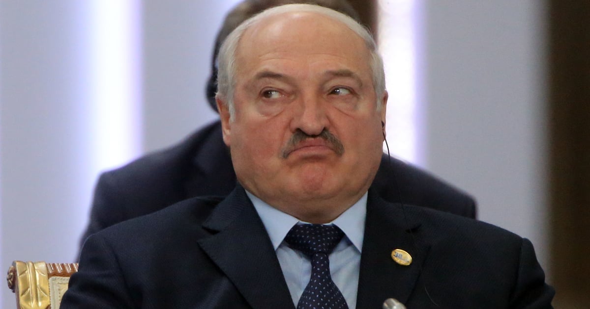 Лукашенко заявив, що під час телефонної розмови з Макроном, вони говорили про візит його «довіреної особи» до Мінська.

Він також стверджує, що представник президента Франції має приїхати «буквально днями», проте називати його прізвище не захотів