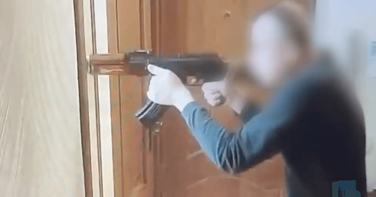 Стрілець, який влаштував теракт у Києві, отримав зброю на підставі нібито журналістського посвідчення — Кравченко.

За словами генпрокурора, зв'язків із рф не встановлено