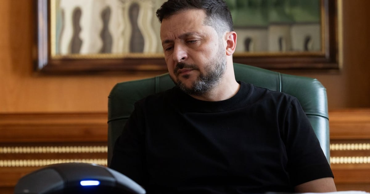 Зеленський звільнив посадовця СБУ після того, як анонсував кадрові рішення на тлі стрілянини між спецслужбою та ГУР