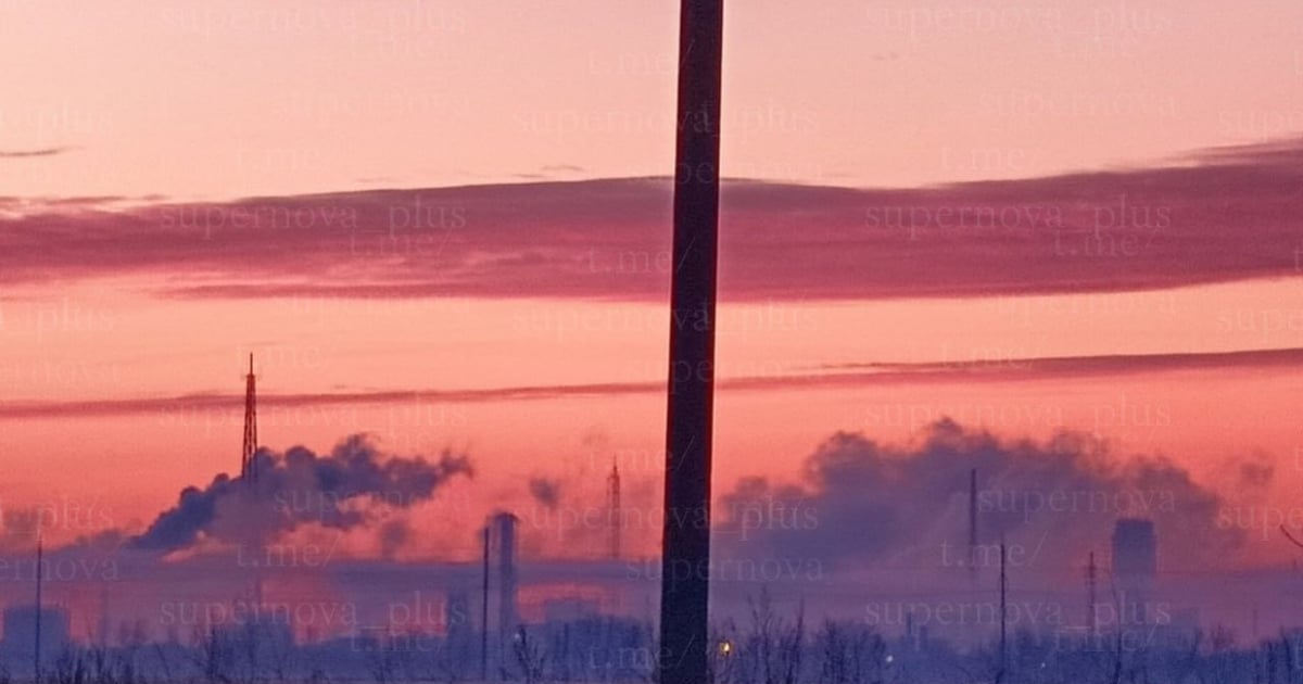 Уночі десятки дронів атакували регіони росії. 

Місцеві адміністрації повідомляють про постраждалих та руйнування. Про наслідки атак — на сайті