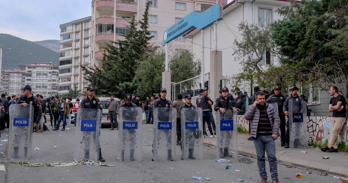 Поліція Туреччини затримала 162 людей, яких звинувачують у публікації в соцмережах «суперечливого контенту» про дві останні стрілянини в турецьких школах