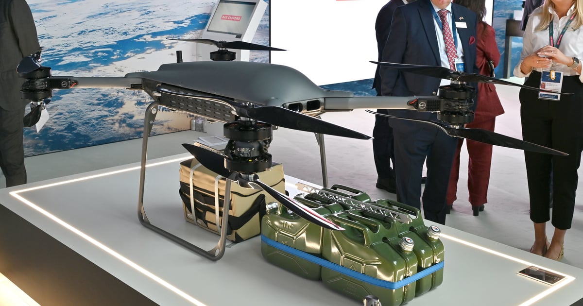 Українські військові вперше в історії за допомогою дронів знищили міст, який вистояв під ударами HIMARS. Зробити це вдалося за допомогою британського безпілотника Malloy T-150 — Telegraph