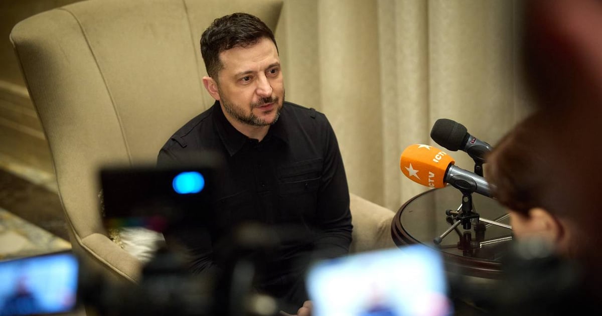 Володимир Зеленський заявив про складнощі в організації перемовин, адже американські представники не можуть виїжджати за кордон через війну в Ірані, а російська сторона не хоче зустрічатися в США.

Про це він сказав у коментарі телемарафону «Єдині новини»