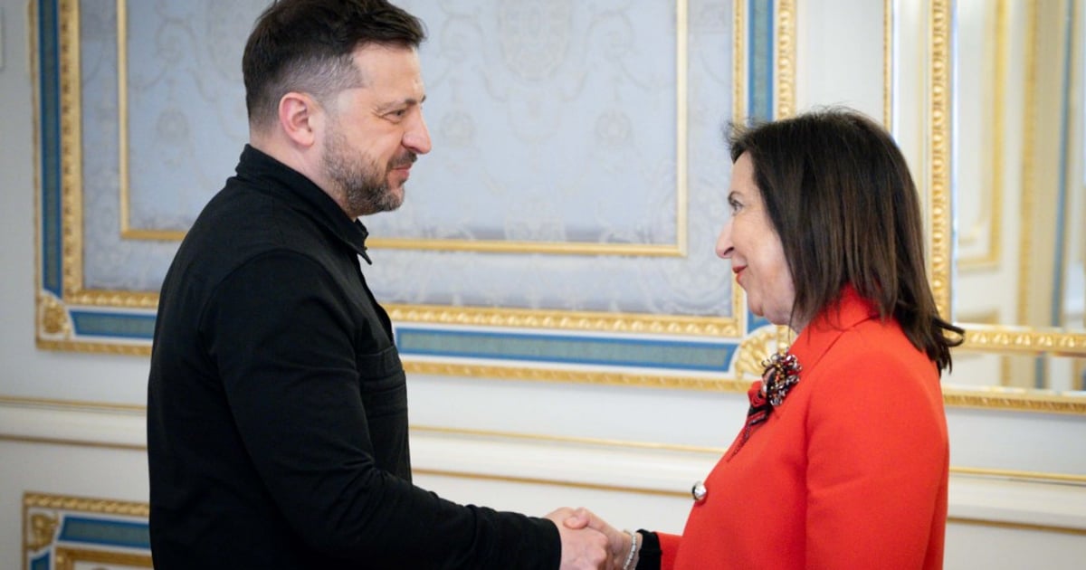 Міністерка оборони Іспанії Маргарита Роблес оголосила про передачу 100 броньованих тактичних машин Україні. 

Також у рамках допомоги військові отримають боєприпаси для гаубиць