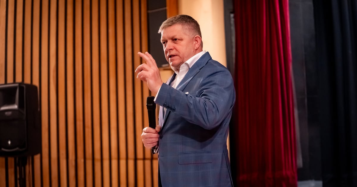Фіцо не підтримує ідею про «асоційоване членство» України в ЄС. На його думку, першочергово до Євросоюзу мають вступити Чорногорія, Албанія та Сербія