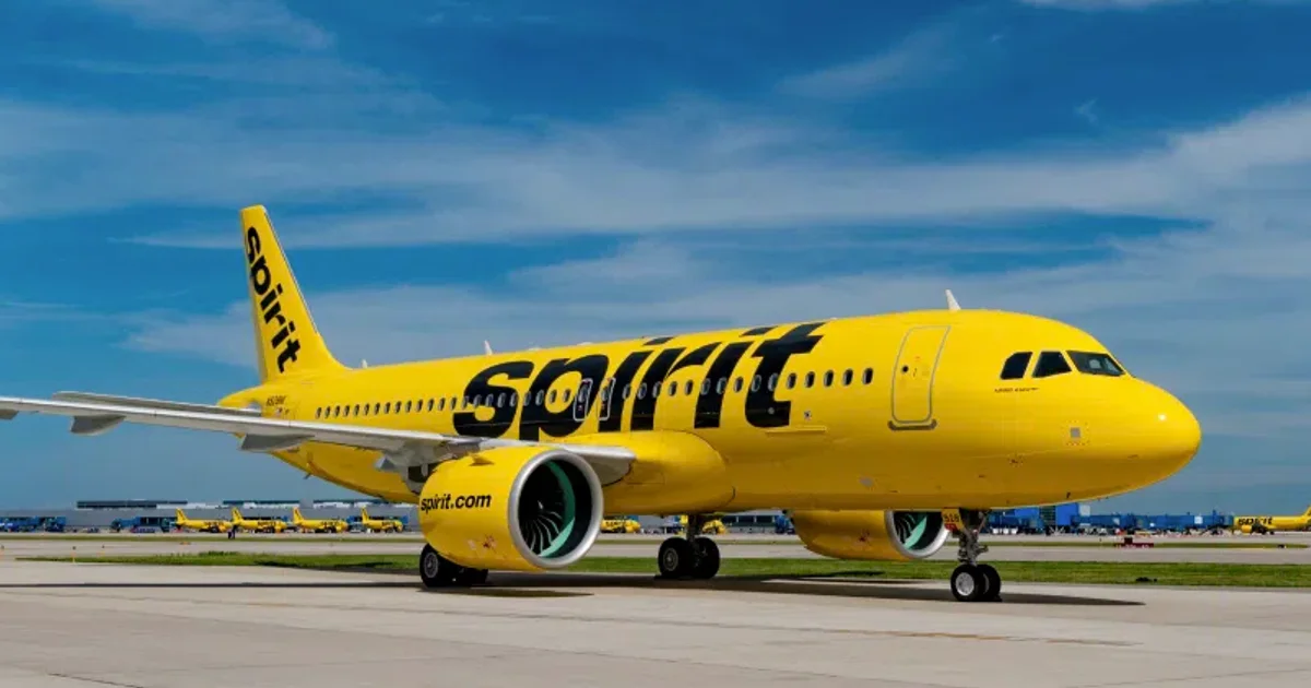 Одна з найбільших авіакомпаній в США Spirit Airlines припиняє роботу та скасовує всі рейси на тлі зростання цін на нафту і паливо у світі