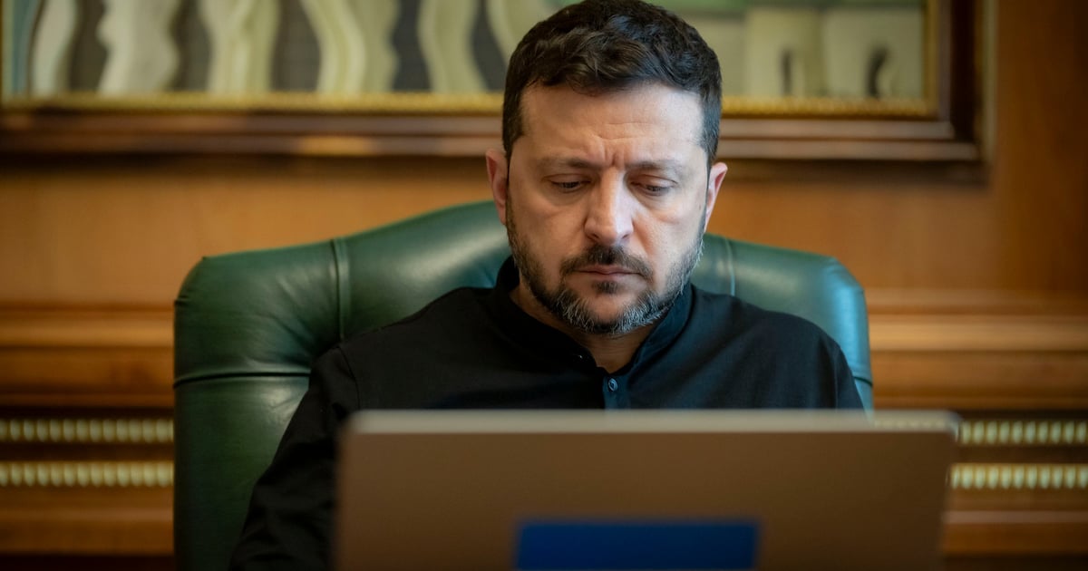 Зеленський запровадив нові санкції. До списку ввійшли нардепи-втікачі Дмитрук та Онищенко