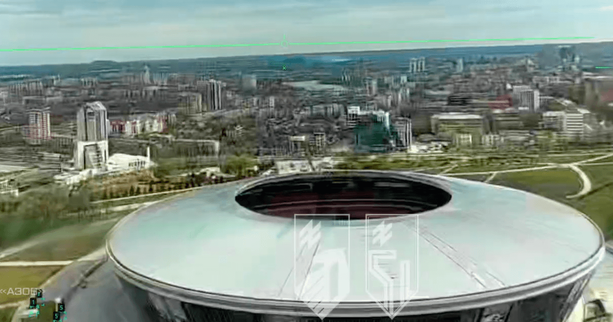 1 корпус Нацгвардії «Азов» показав відео роботи своїх ударних дронів біля Донецька. Деякі з БпЛА пролетіли над «Донбас-Ареною»