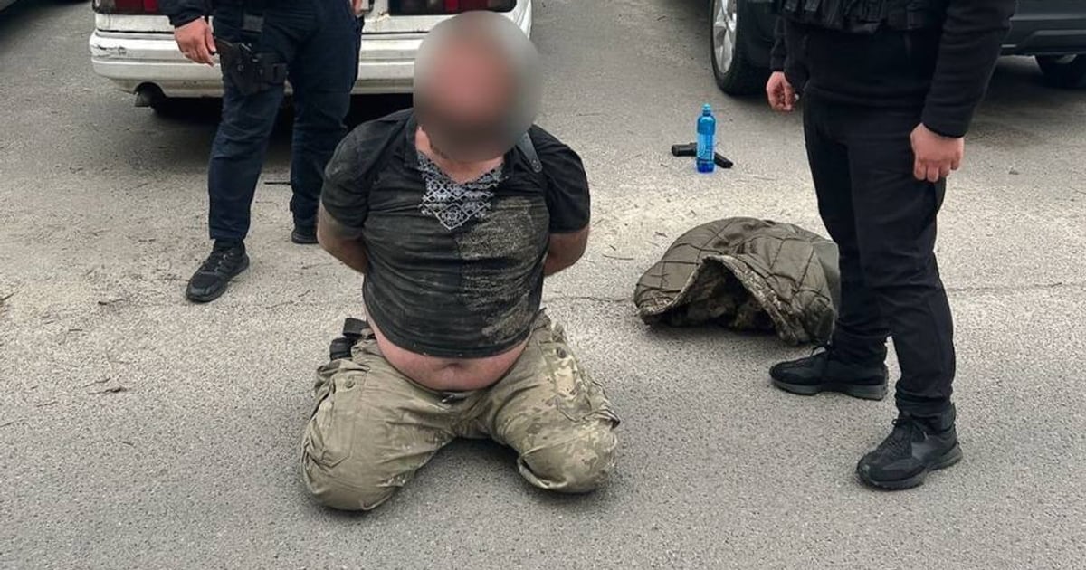 У Бучі нетверезий чоловік вийшов з таксі на вулицю та раптово почав хаотично стріляти. Ніхто не постраждав.

У поліції розповіли, що отримали повідомлення від очевидців про те, що на одній із вулиць міста чутно постріли