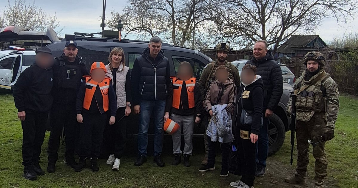 З Куп'янського району на Харківщні вивезли жінку з дітьми-підлітками. 

Виявилося, що раніше їх уже евакуйовували, однак мати вирішила потай повернутися в прифронтову зону разом із дітьми