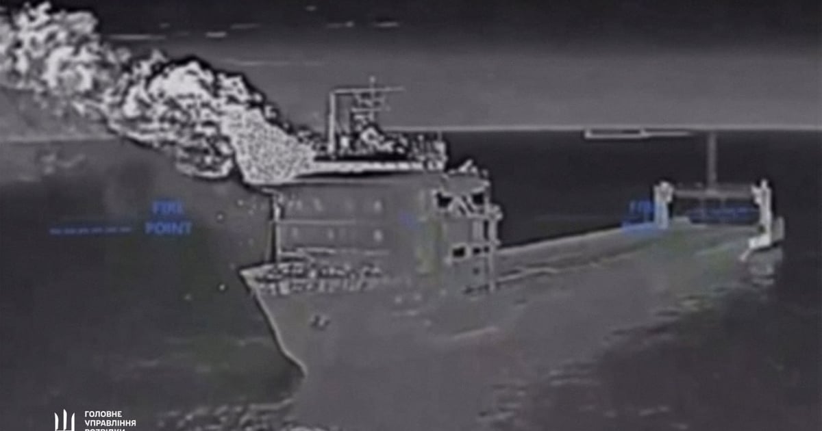 ГУР добило російський пором «Славянин» у Керчі, який раніше зазнавав пошкоджень.

Пором відігравав важливу роль у забезпеченні російського контингенту у Криму паливно-мастильними матеріалами, озброєнням, військовою технікою та боєприпасами