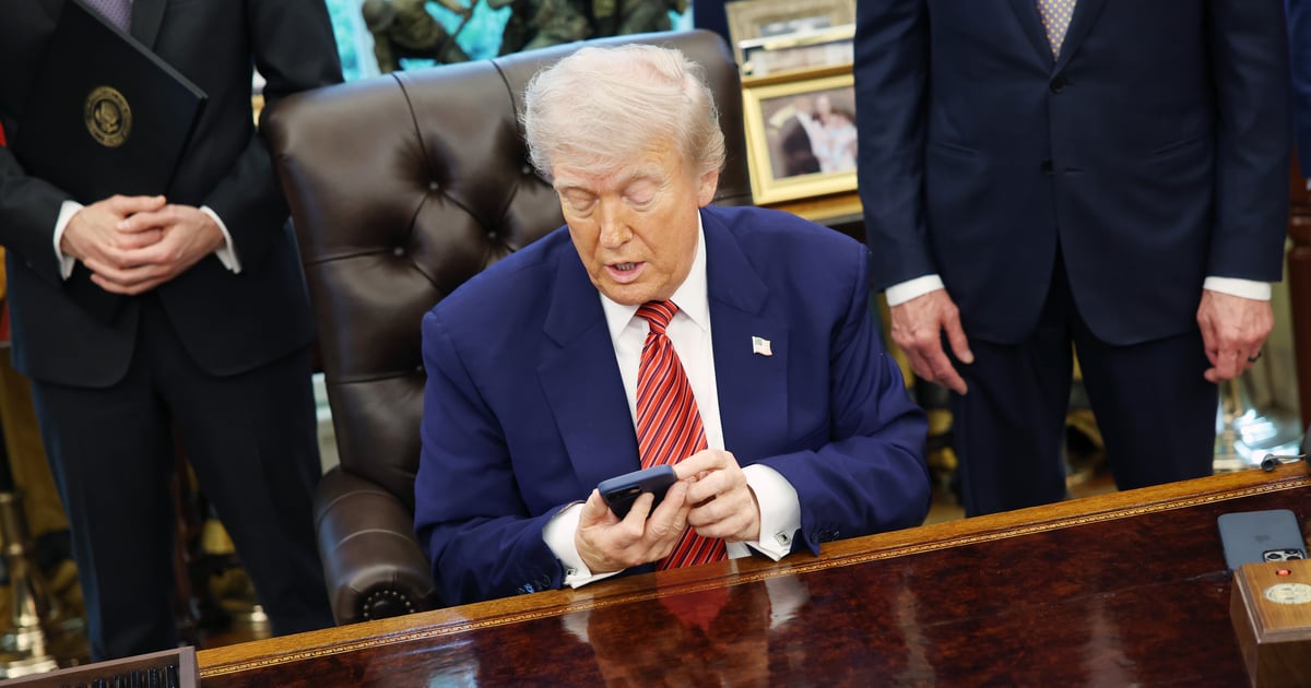 Трамп каже, що веде «хороші розмови» з путіним та Зеленським.

Він також повторив свої тези про «ненависть» між путіним і Зеленським, яку він вважає «смішною»