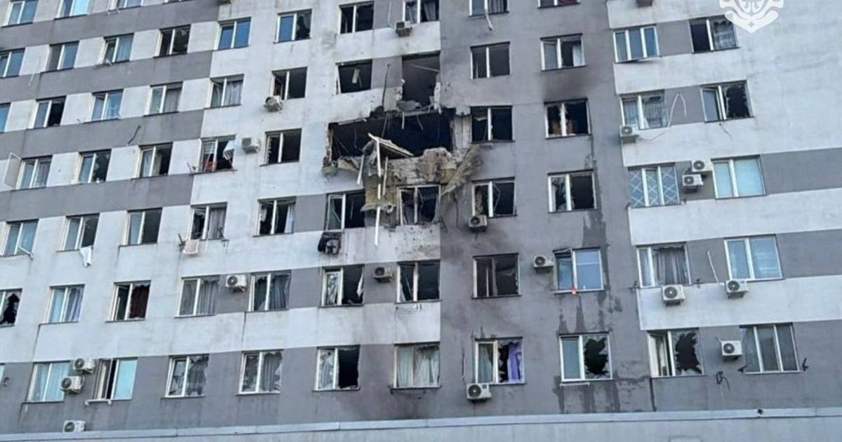 російські війська вдарили по багатоповерхівці в Одесі. Унаслідок удару загинув чоловік та постраждали ще шестеро людей — повідомив голова МВА