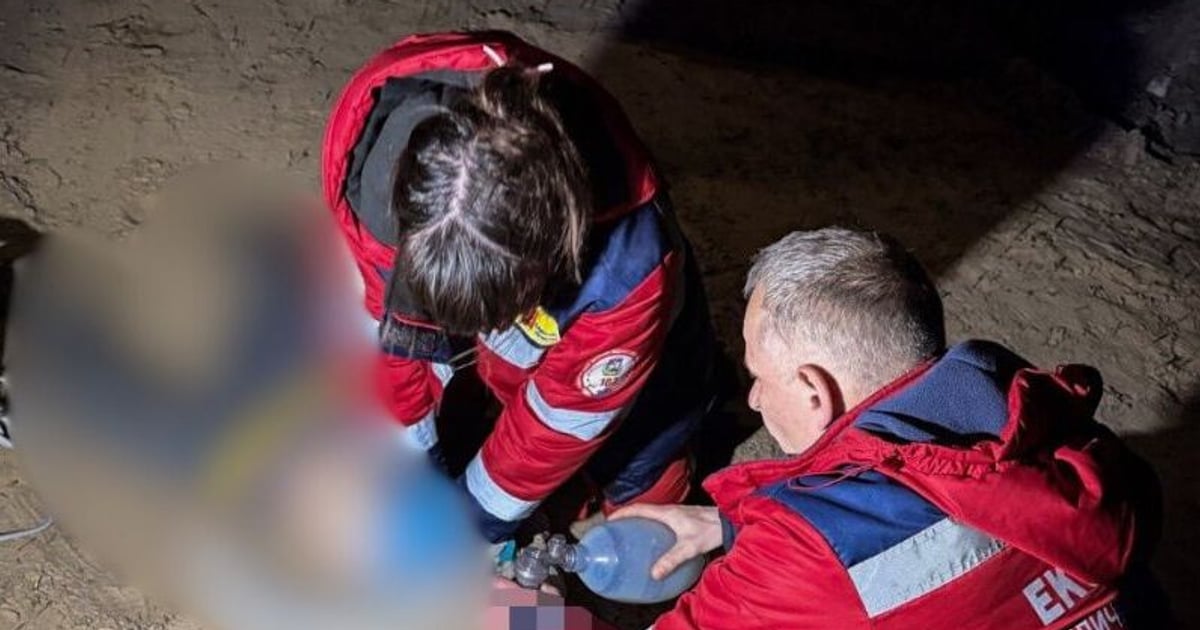 У Бородянці троє малолітніх хлопців викопували тунелі на території піщаного насипу. Одного з них засипало.

Дитину дістали з-під шару піску без свідомості, однак врятувати хлопчика не вдалось